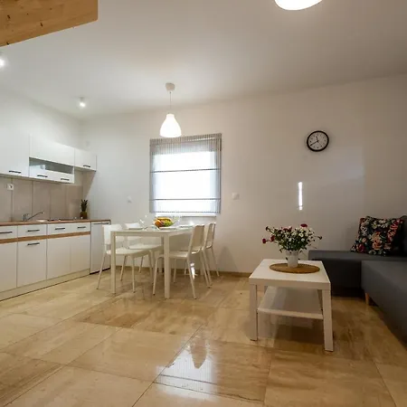 Veroma * אוסטרובו